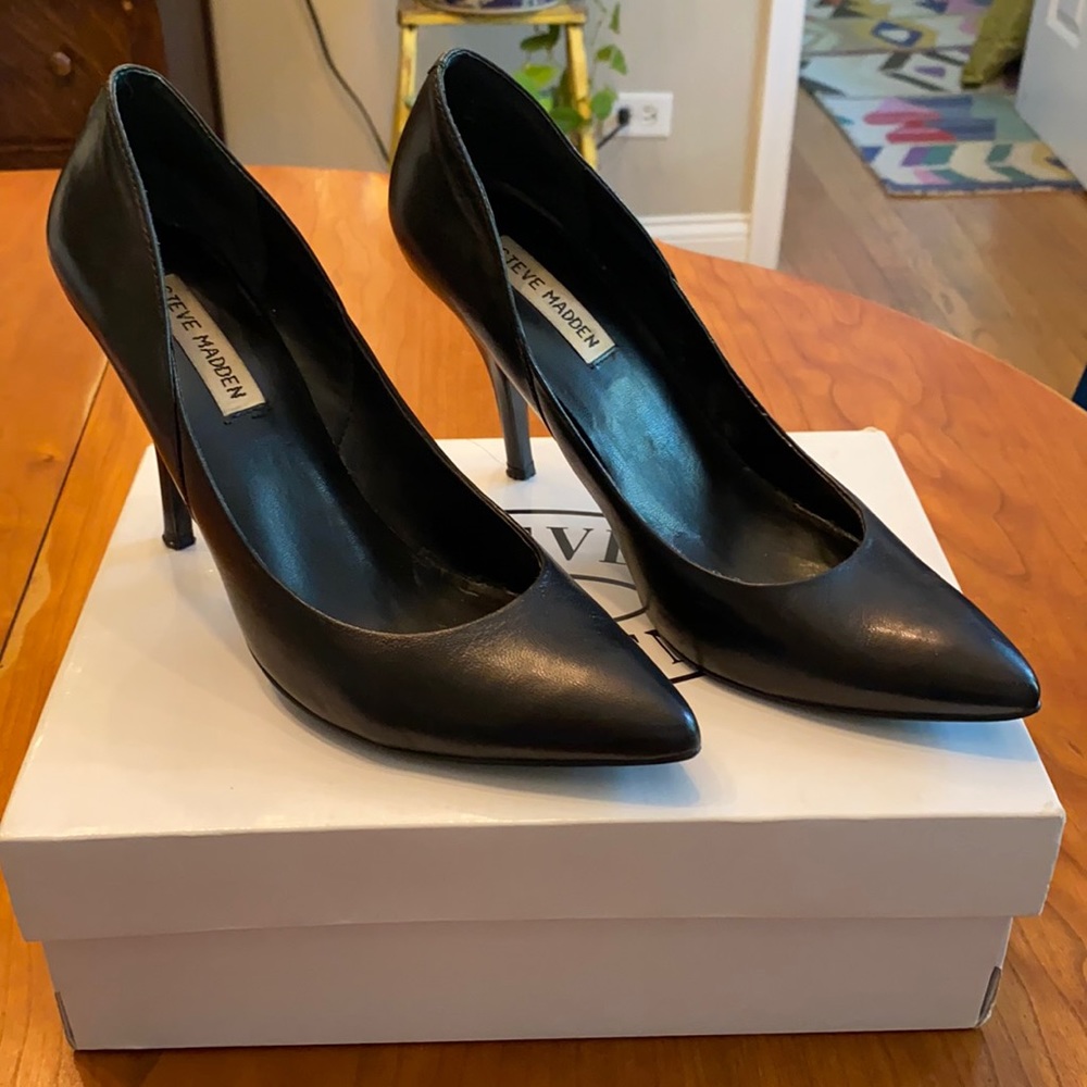 Steve Madden Black Stiletto Pump Size 8